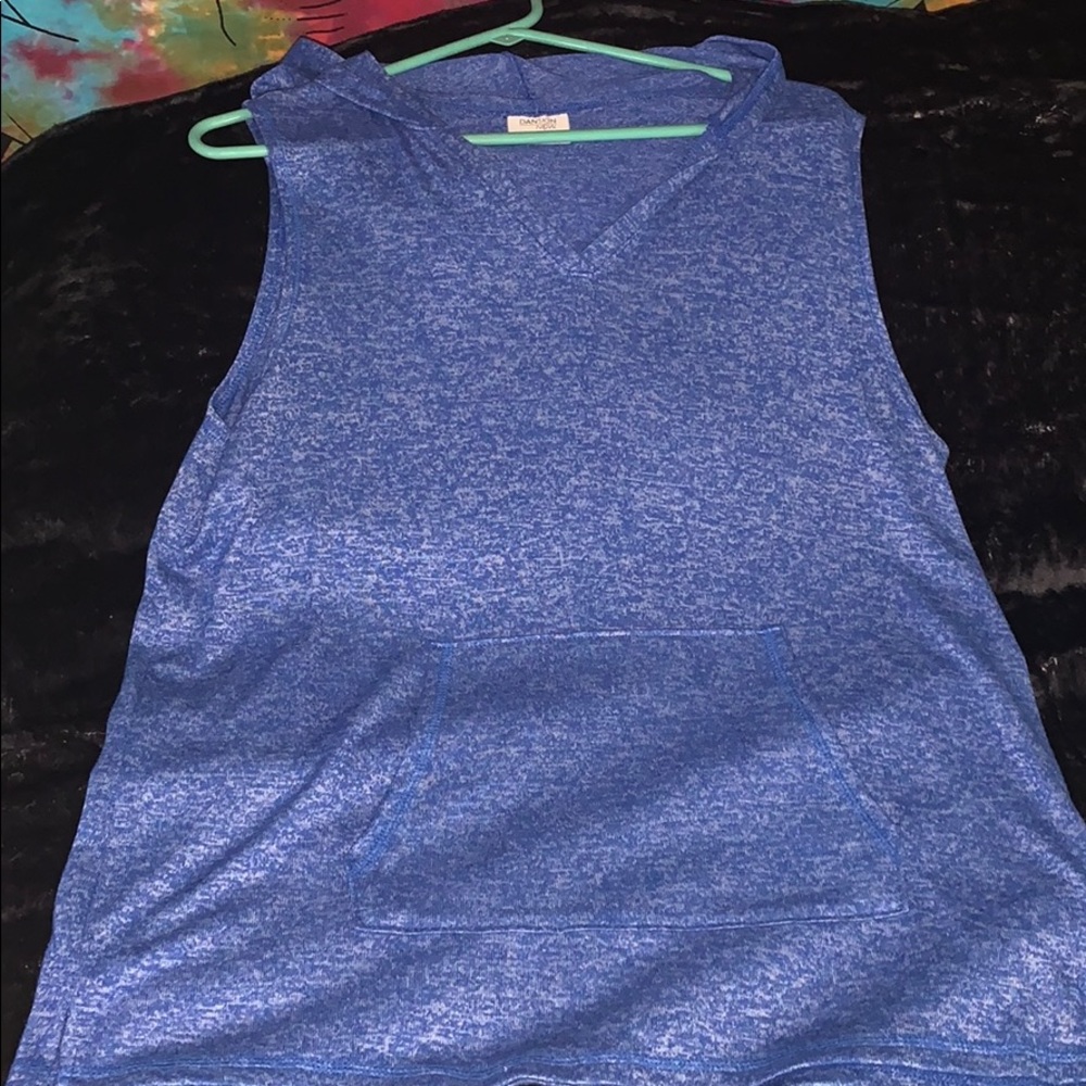 Sleeveless shirt with hood